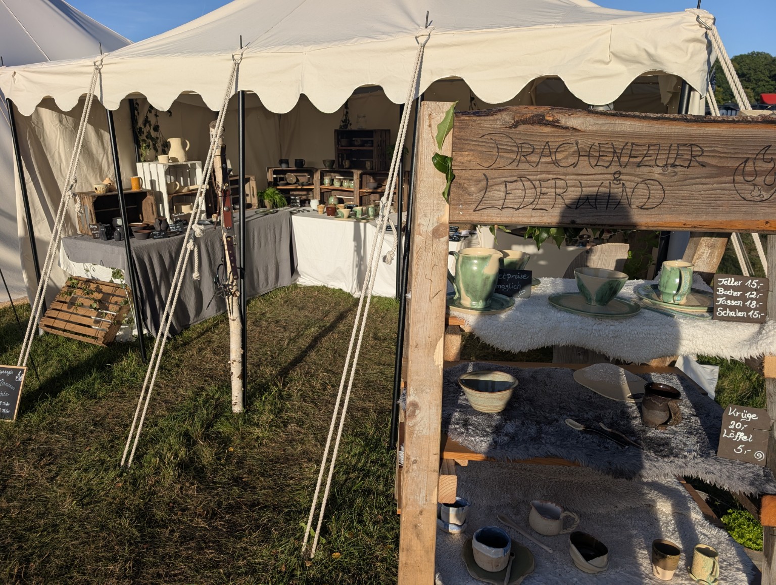 Dragemor Pottery auf einem Markt